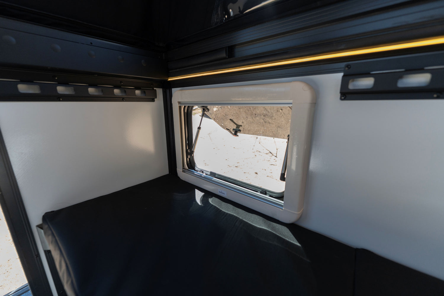 Goverland Goat Pop-Up Slide-In Pickup Truck Camper