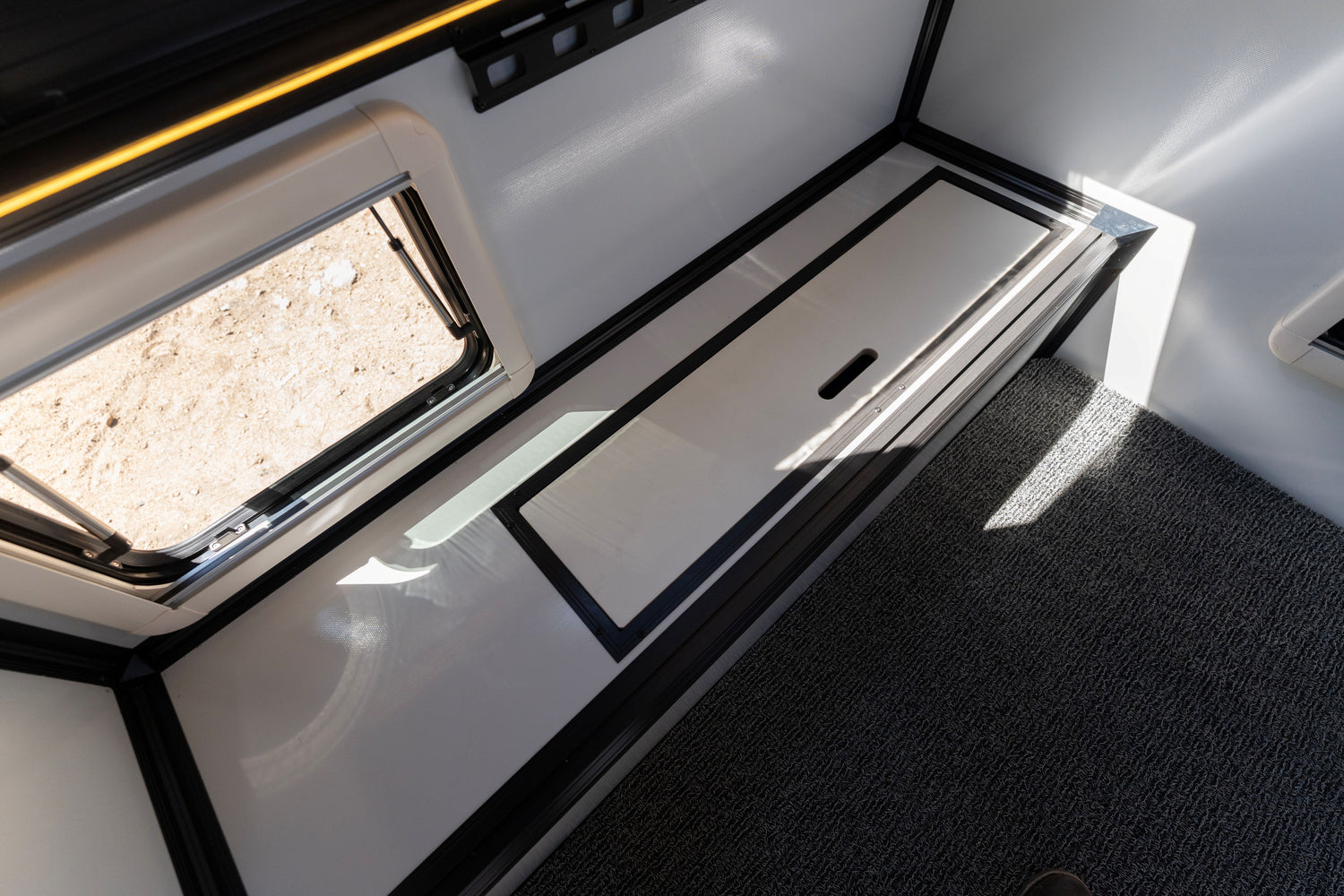 Goverland Goat Pop-Up Slide-In Pickup Truck Camper