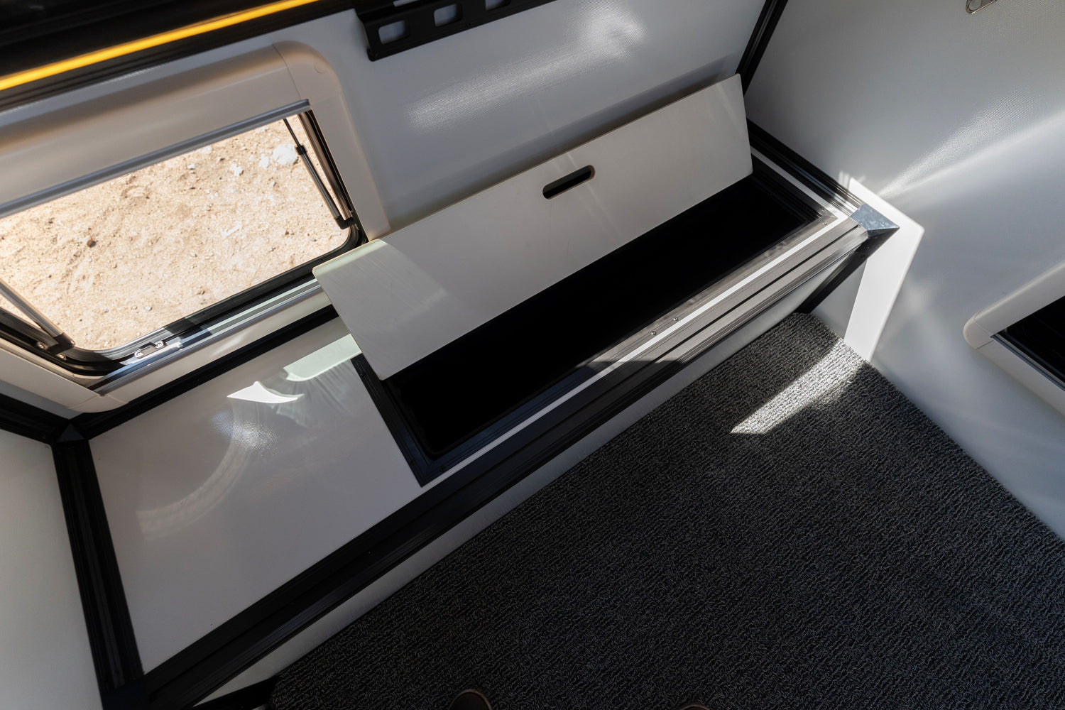 Goverland Goat Pop-Up Slide-In Pickup Truck Camper