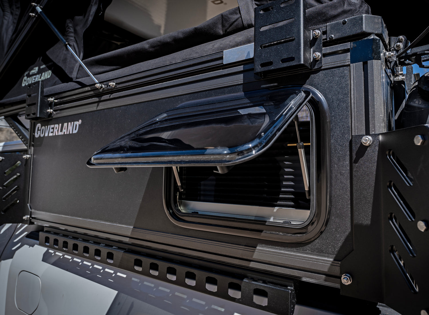 Goverland Goat Pop-Up Slide-In Pickup Truck Camper