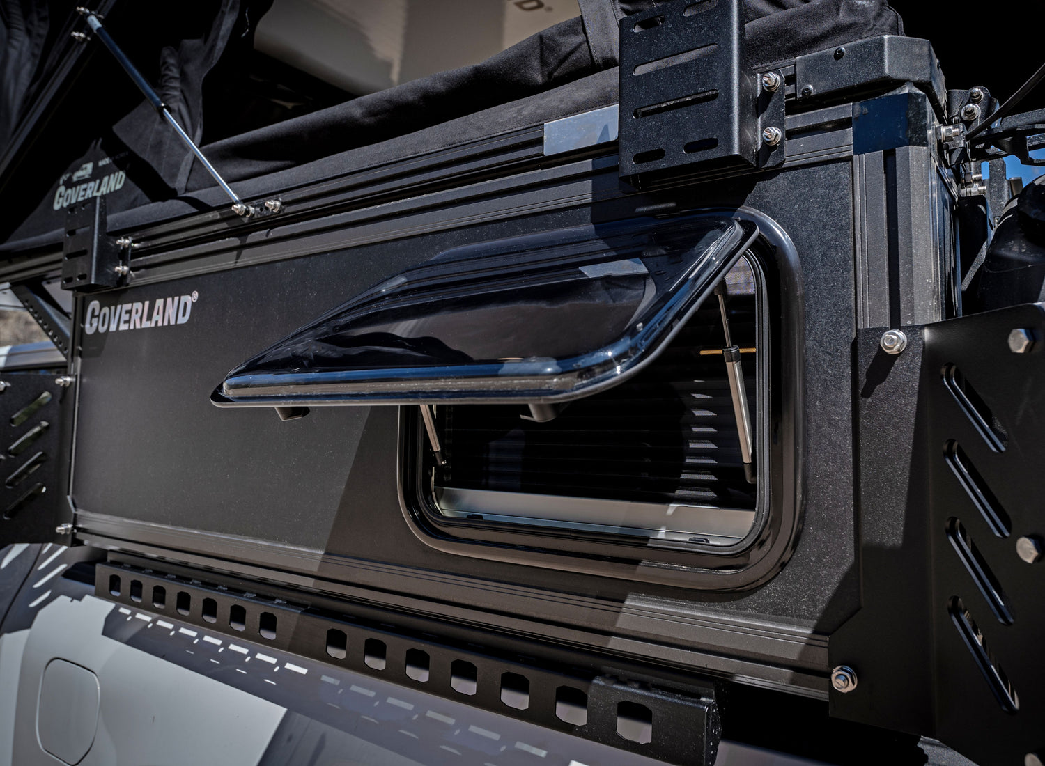 Goverland Goat Pop-Up Slide-In Pickup Truck Camper