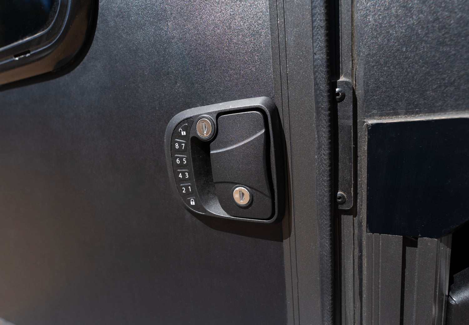 Goverland Goat Pop-Up Slide-In Pickup Truck Camper