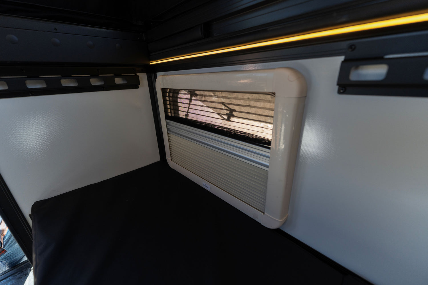 Goverland Goat Pop-Up Slide-In Pickup Truck Camper