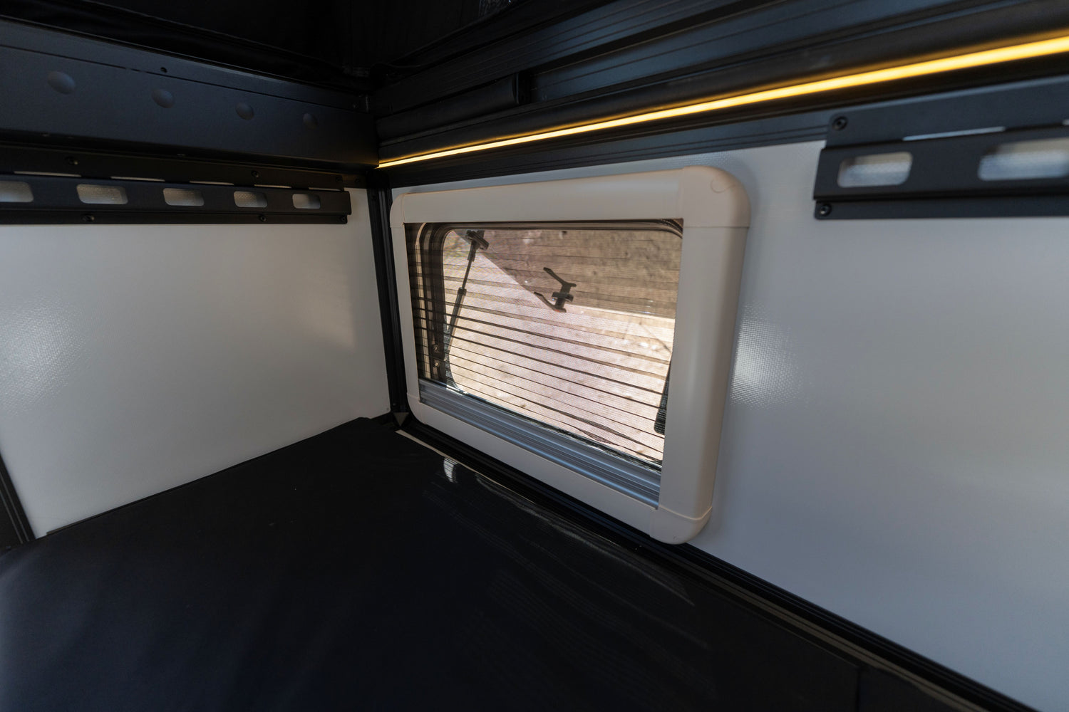 Goverland Goat Pop-Up Slide-In Pickup Truck Camper